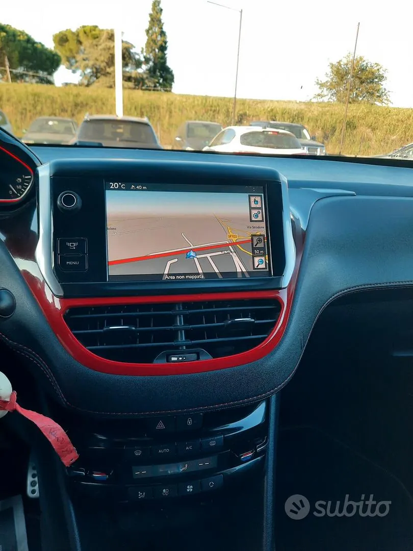 Peugeot 208 2013 photo 5