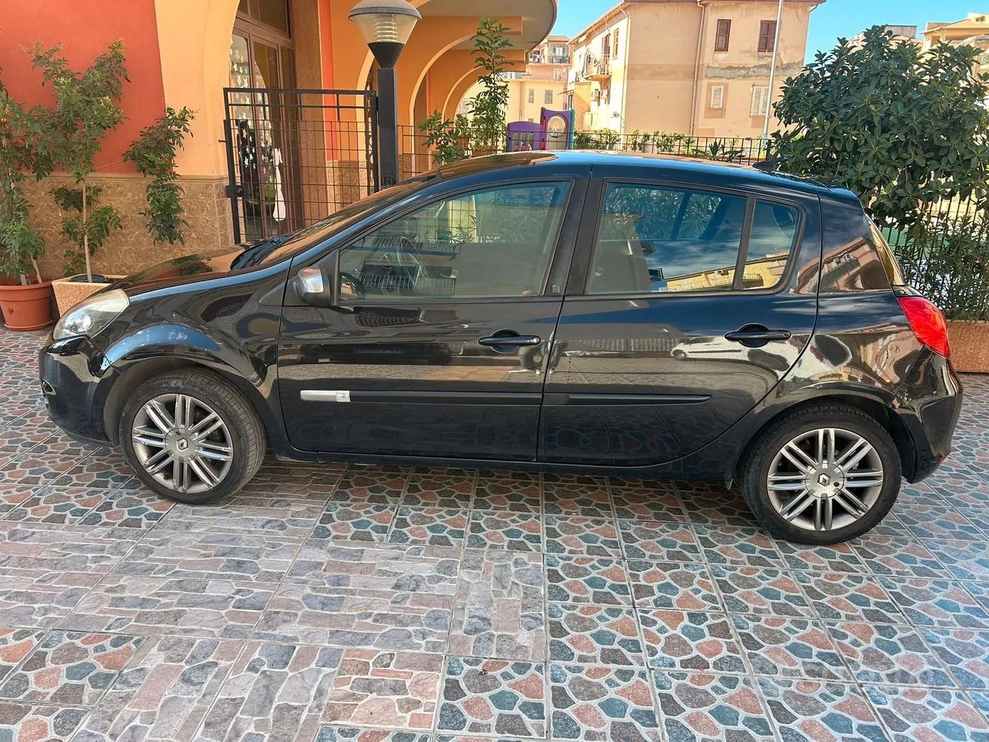 Renault Clio 2010 photo 3
