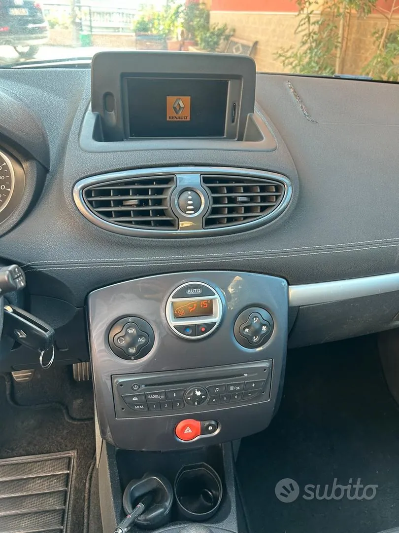 Renault Clio 2010 photo 4