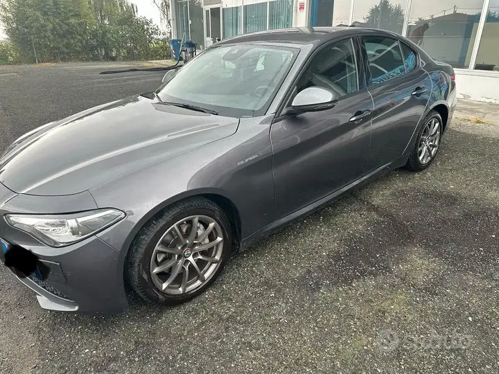 Alfa Romeo Giulia 2021 photo 2
