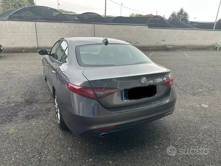 Alfa Romeo Giulia 2021 photo 3