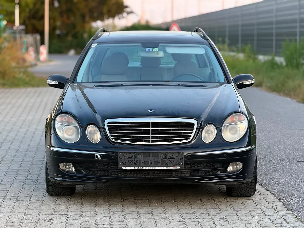 Mercedes-Benz E-Class 2005 photo 2