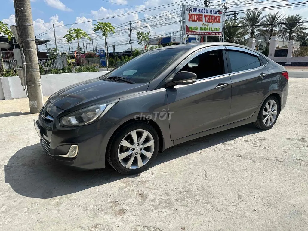 Hyundai Accent 2012 photo 2