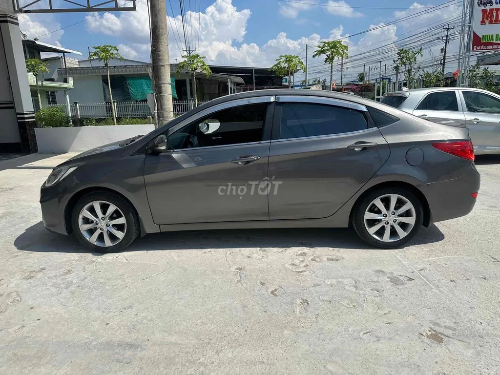 Hyundai Accent 2012 photo 3