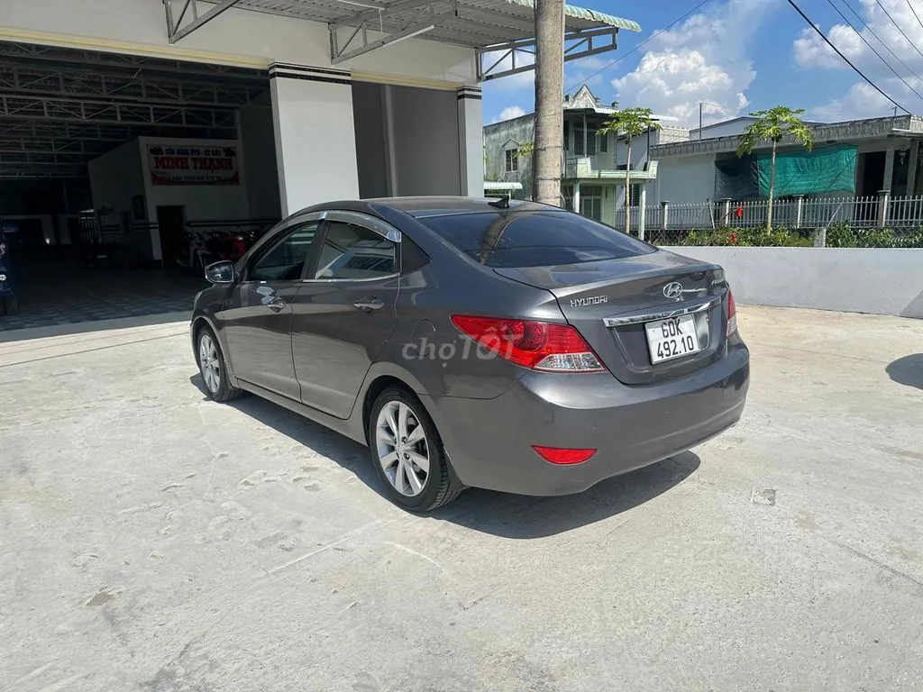 Hyundai Accent 2012 photo 4