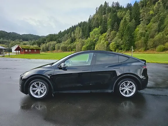 Tesla Model Y 2022 photo 2