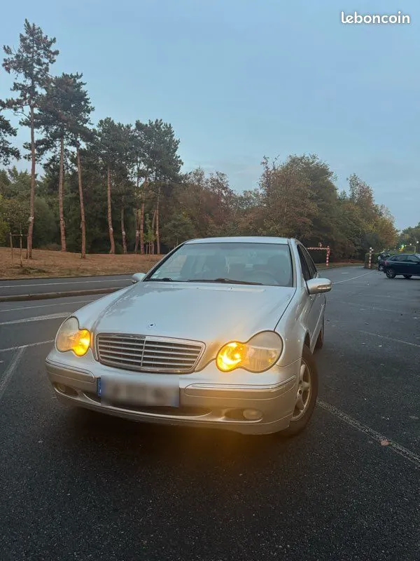 Mercedes-Benz C-Class 2002 photo 2