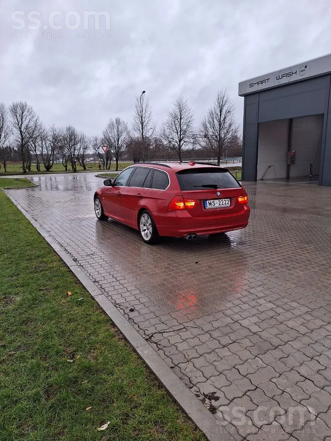 BMW 330 2011 photo 2