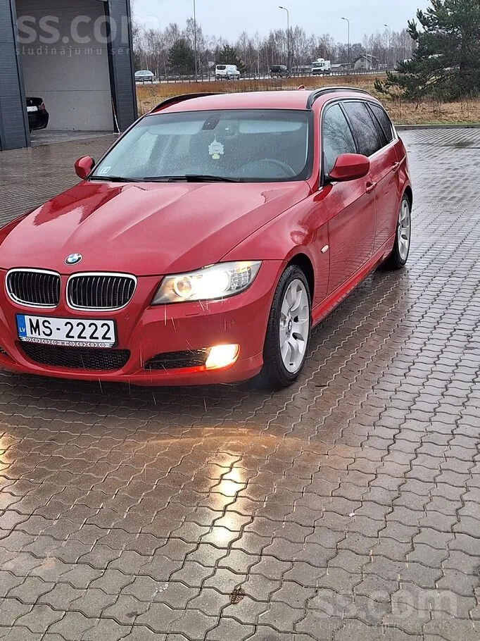 BMW 330 2011 photo 3