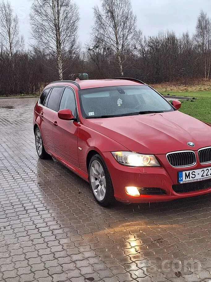 BMW 330 2011 photo 4