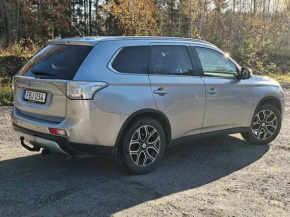Mitsubishi Outlander 2015 photo 2