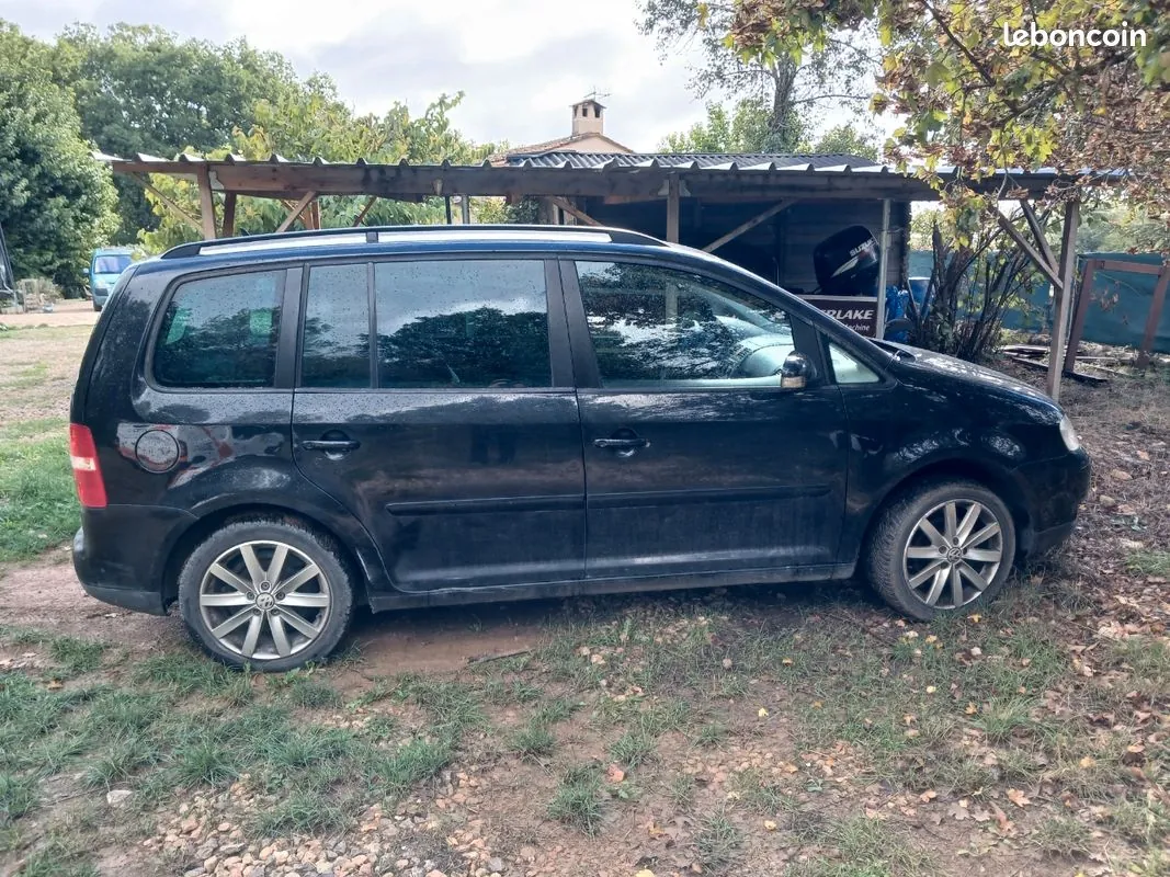 Volkswagen Touran 2006 photo 2