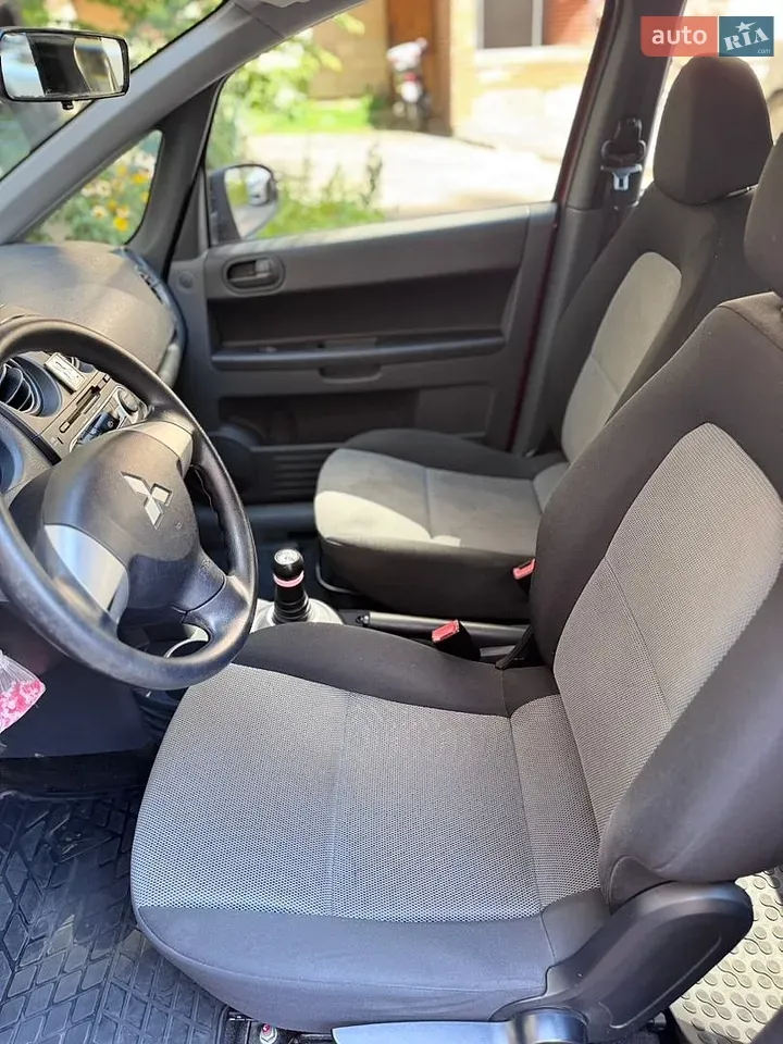 Mitsubishi Colt 2010 photo 4