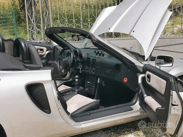 Toyota Mr2 2002 photo 2