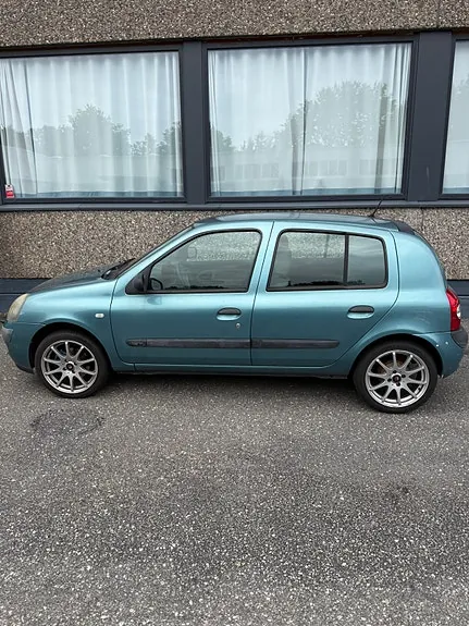 Renault Clio 2006 photo 2