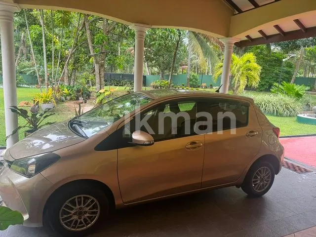 Toyota Vitz 2015 photo 2