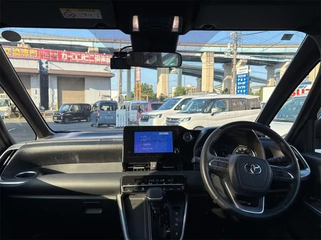 Toyota Noah 2022 photo 2