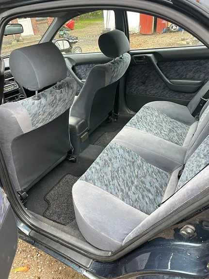 Toyota Carina 1995 photo 4