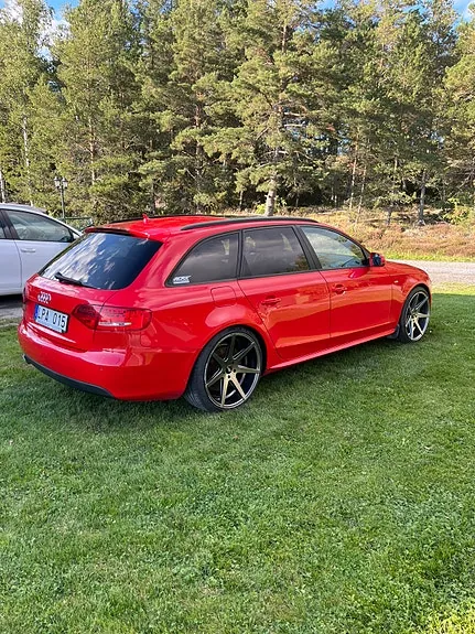 Audi A4 2011 photo 2
