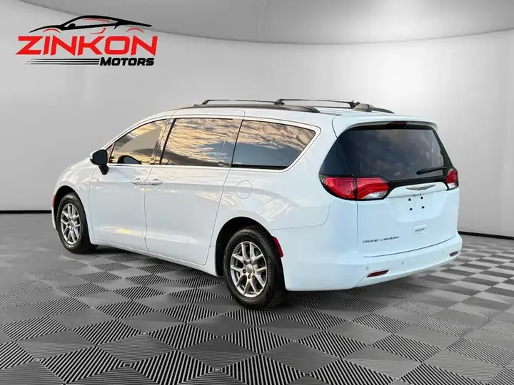Chrysler Grand Caravan 2022 photo 3