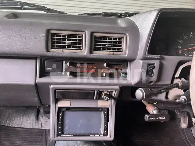 Toyota Hilux 1988 photo 4