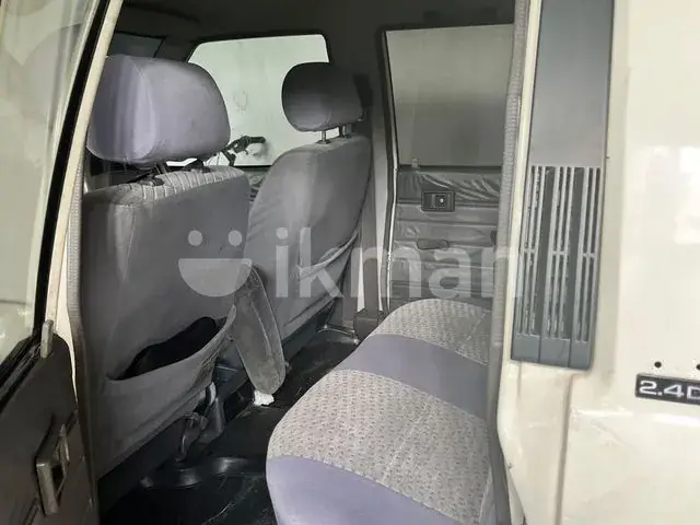 Toyota Hilux 1988 photo 2