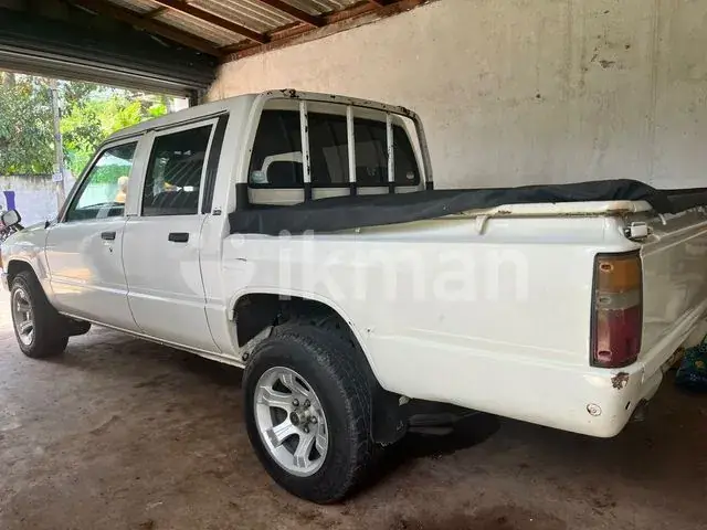 Toyota Hilux 1988 photo 3