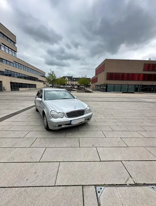 Mercedes-Benz C180
