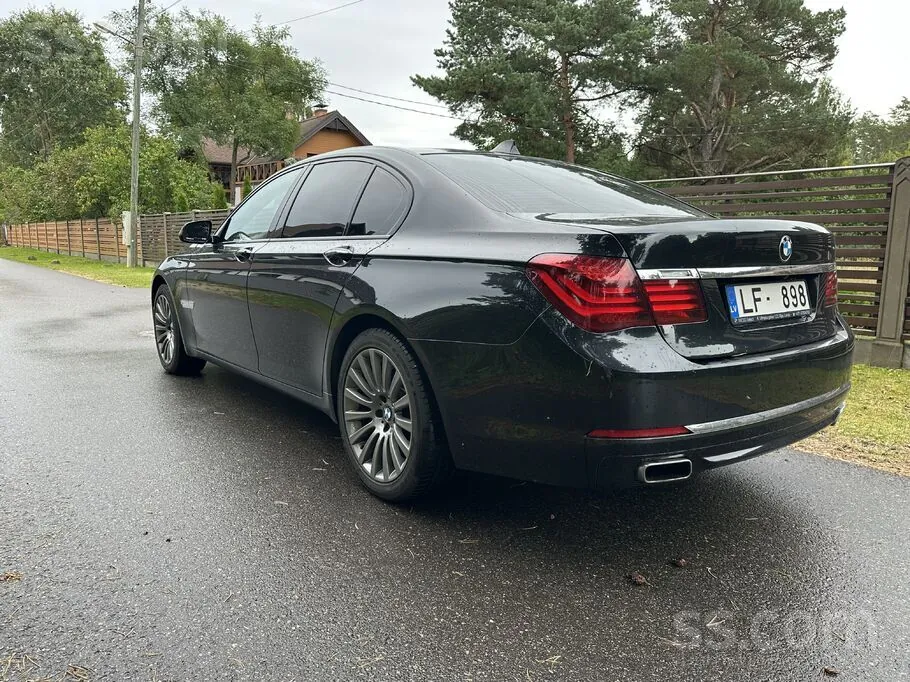 BMW 750D 2012 photo 4