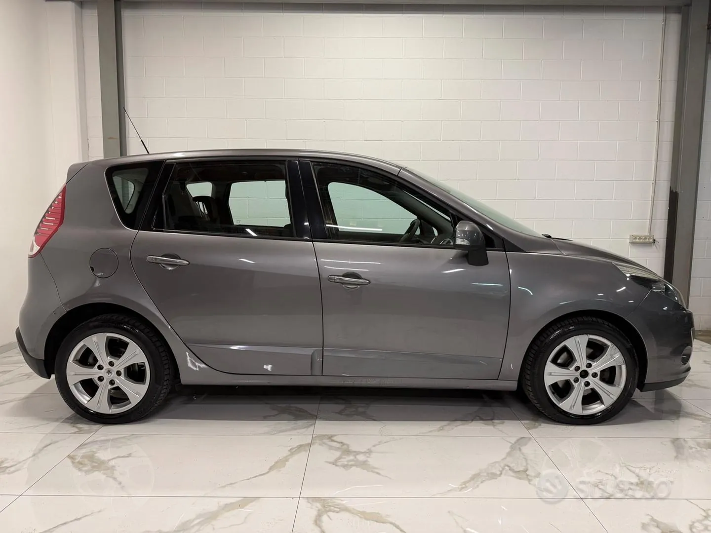 Renault Scenic 2011 photo 3