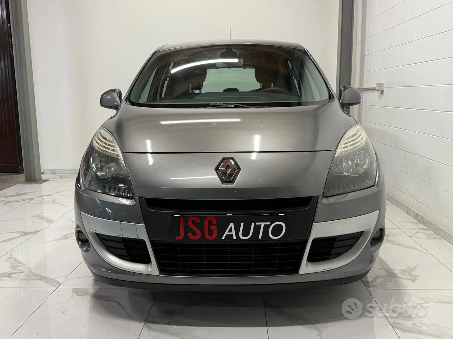 Renault Scenic 2011 photo 2