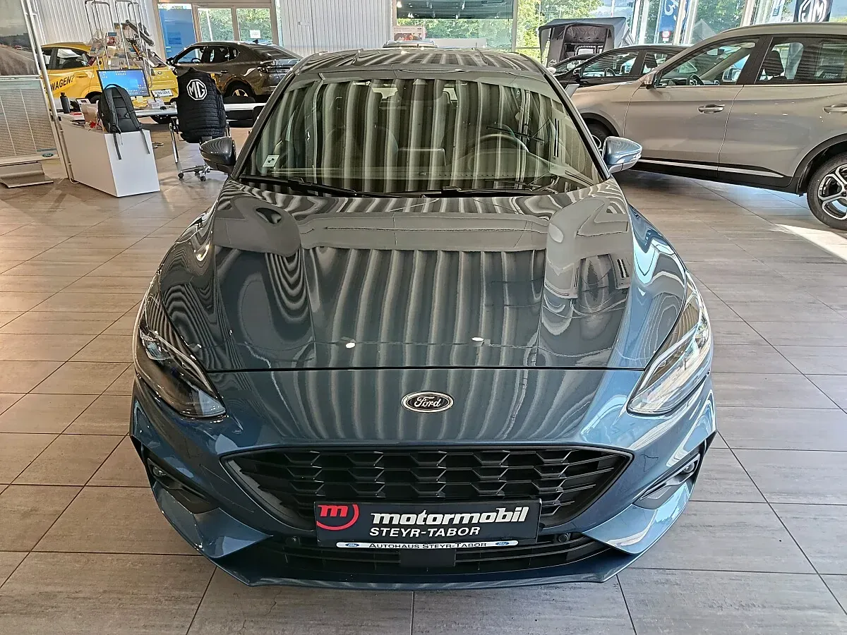 Ford Focus 2022 photo 2