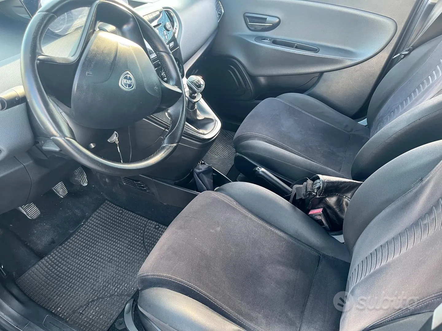 Lancia Ypsilon 2013 photo 2
