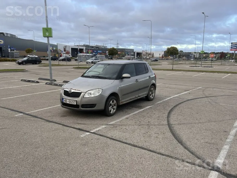 Skoda Fabia 2008 photo 2