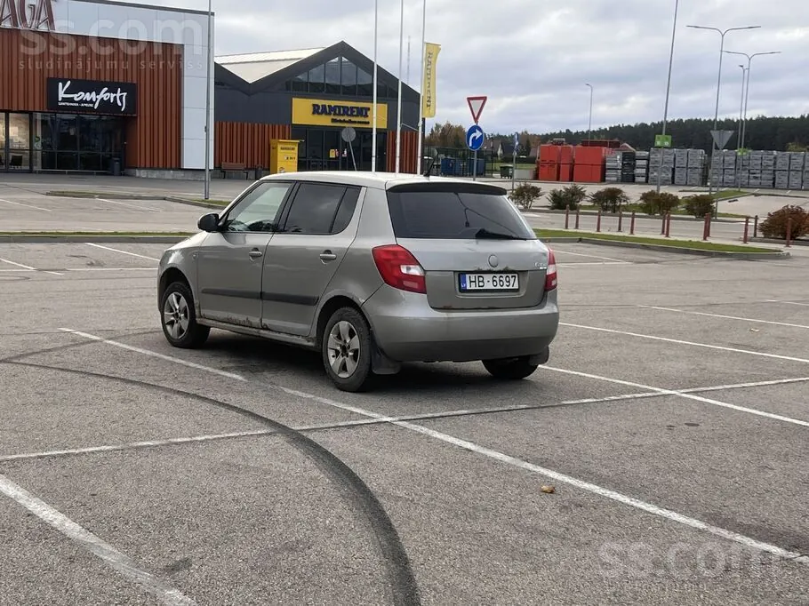 Skoda Fabia 2008 photo 4