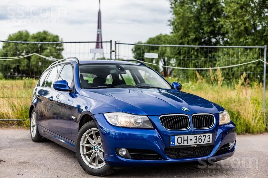 BMW 318D 2010 photo 2
