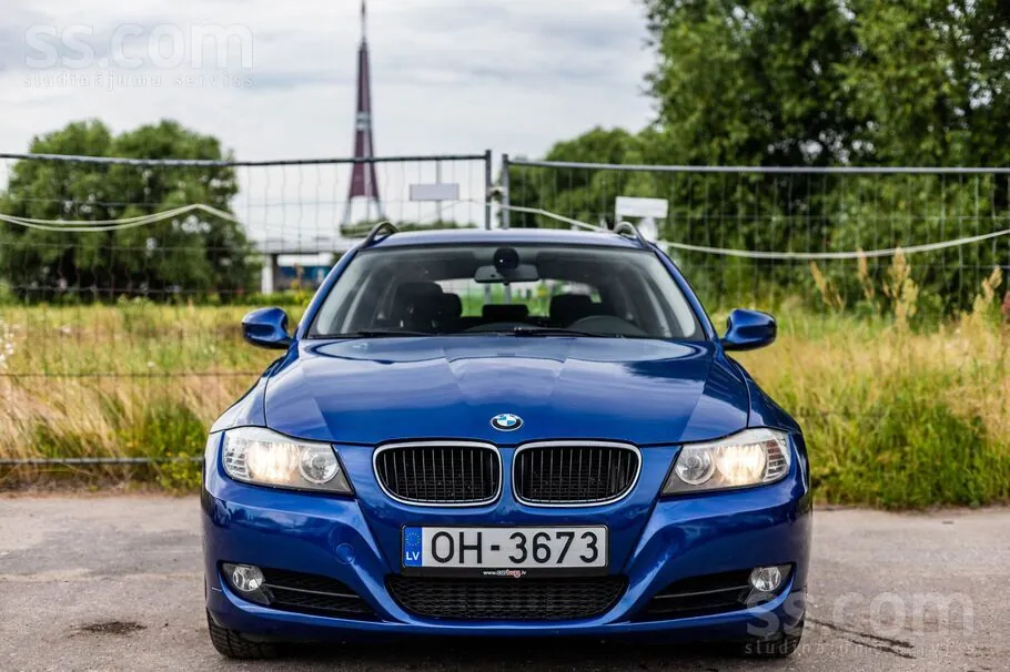 BMW 318D 2010 photo 3