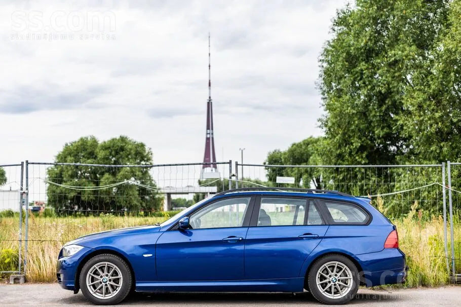 BMW 318D 2010 photo 4