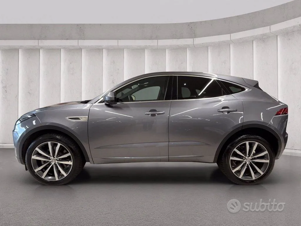 Jaguar E-Pace 2023 photo 2