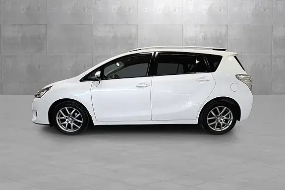 Toyota Verso 2013 photo 2