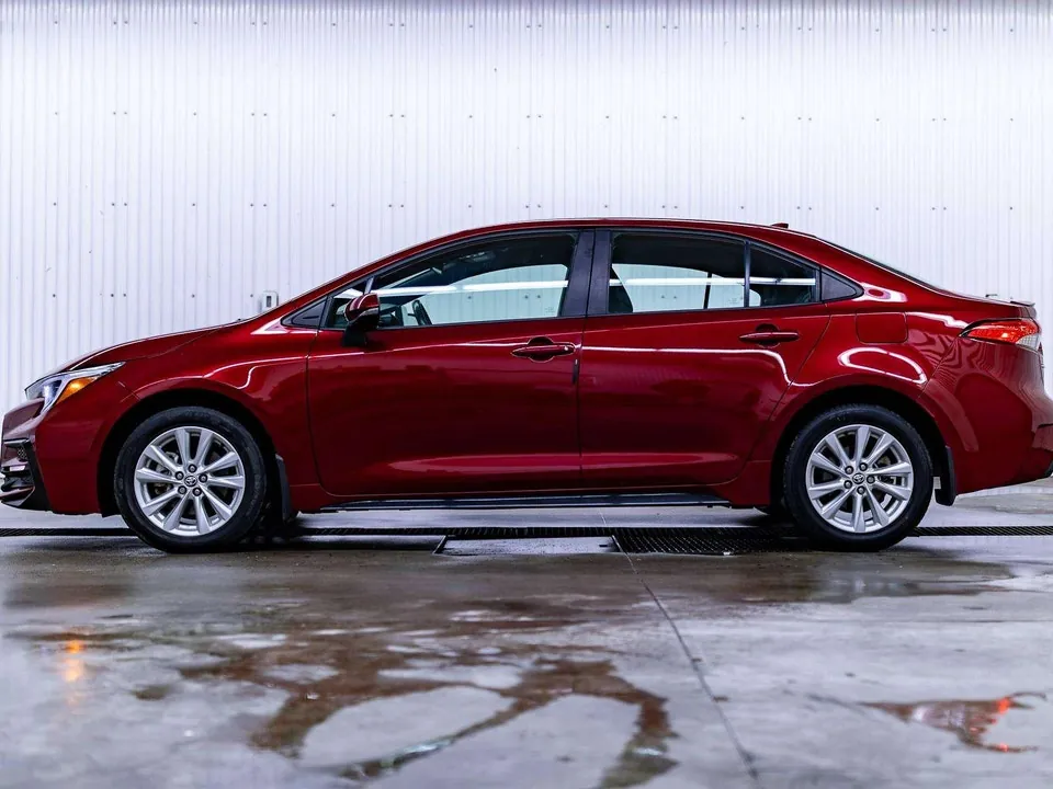 Toyota Corolla 2023 photo 2