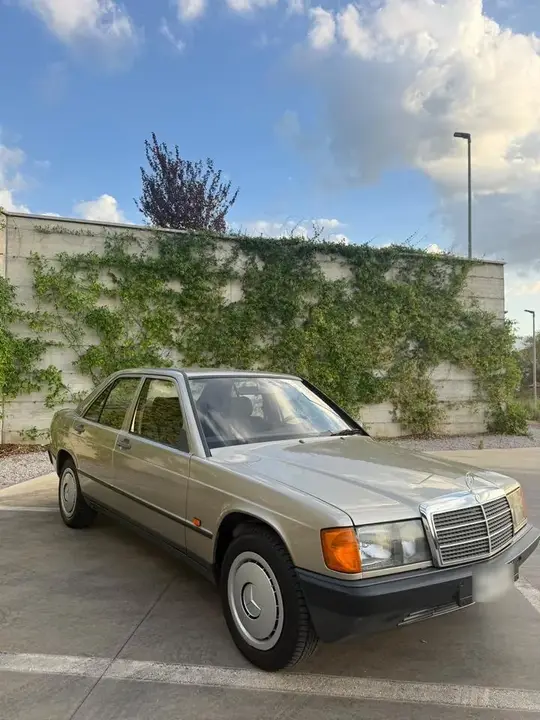 Mercedes-Benz 190
