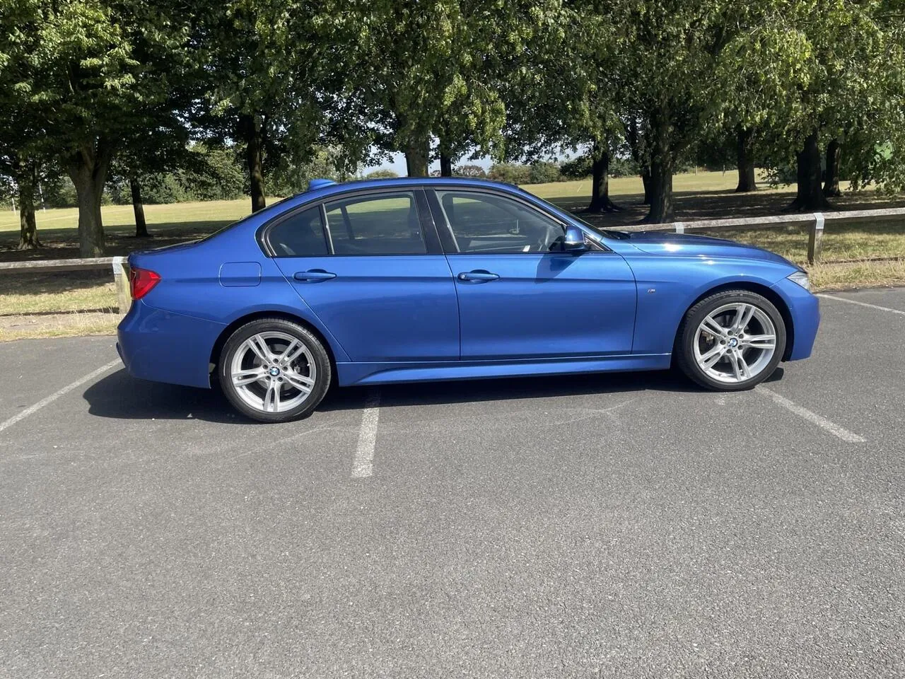 BMW 3 Series 2015 photo 2