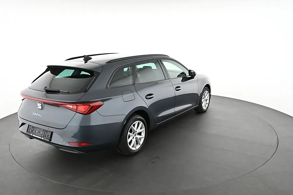 Seat Leon 2024 photo 2