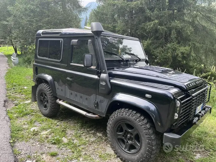Land Rover Defender 2011 photo 5