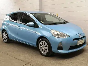 Toyota Aqua 2013 photo 2