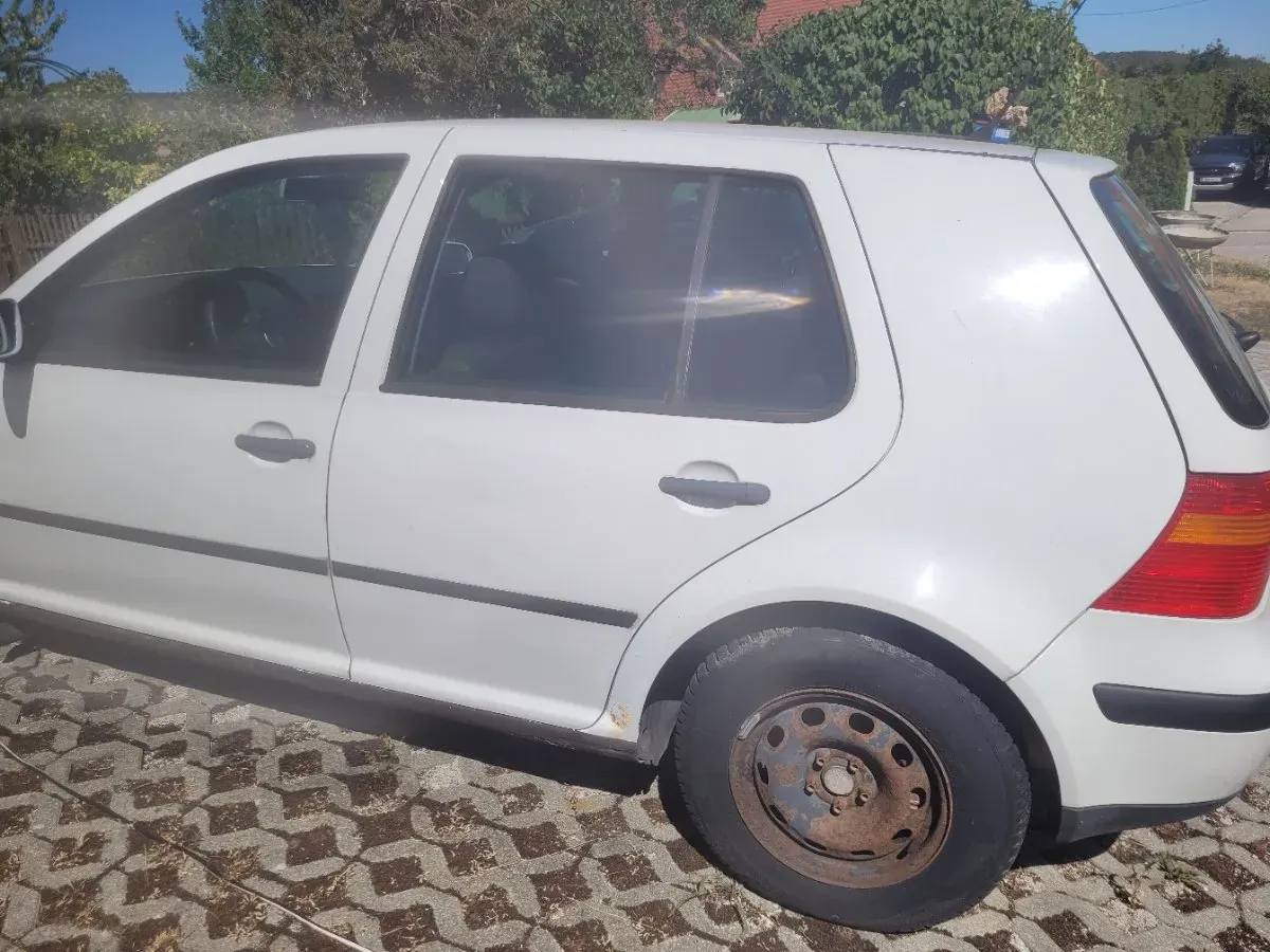 Volkswagen Golf 2002 photo 2