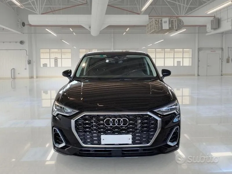 Audi Q3 2022 photo 2