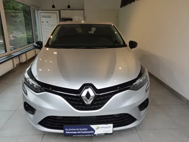 Renault Clio 2023 photo 2