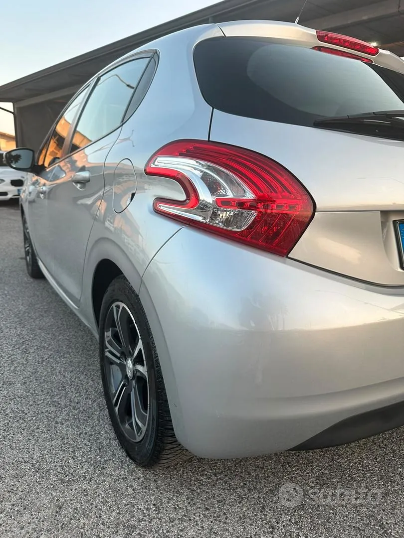 Peugeot 208 2014 photo 4